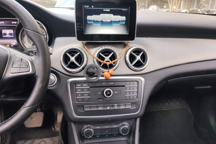 Used Mercedes-Benz GLA 2016 GLA 200 Sport Edition Audio And AC Panel