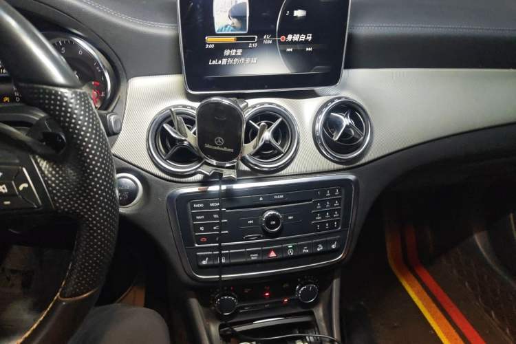 Used Mercedes-Benz GLA 2016 GLA 220 4MATIC Fashion Edition Audio And AC Panel