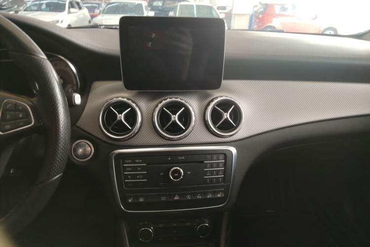 Used Mercedes-Benz GLA 2016 GLA 220 4MATIC Fashion Edition Audio And AC Panel
