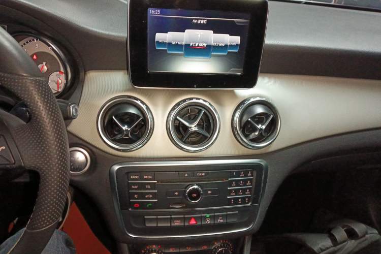 Used Mercedes-Benz GLA 2016 GLA 200 Sport Edition Audio And AC Panel