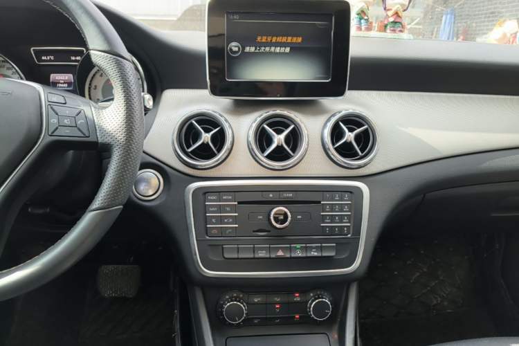 Used Mercedes-Benz GLA 2016 GLA 200 Sport Edition Audio And AC Panel