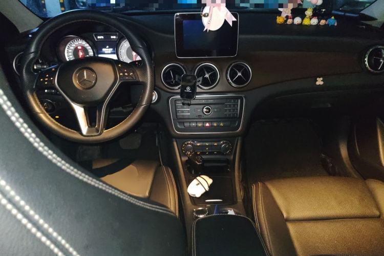 Used Mercedes-Benz GLA 2016 GLA 200 Sport Edition Center Console