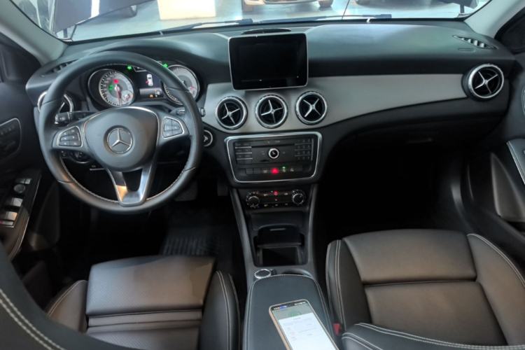 Used Mercedes-Benz GLA 2016 GLA 200 Fashion Model Center Console