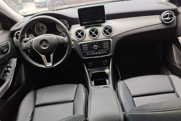 Used Mercedes-Benz GLA 2016 GLA 200 Fashion Model Center Console