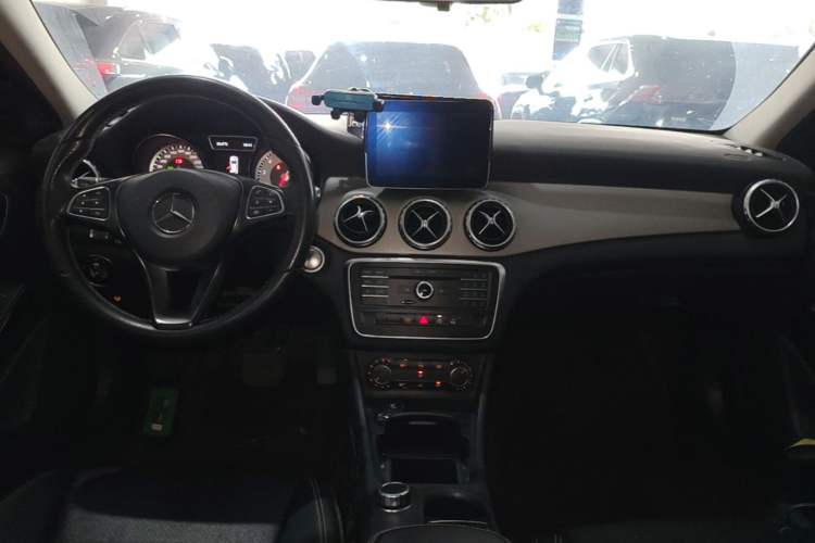 Used Mercedes-Benz GLA 2016 GLA 200 Fashion Model Center Console
