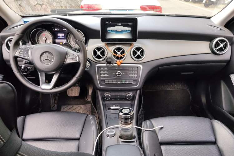 Used Mercedes-Benz GLA 2016 GLA 200 Sport Edition Center Console