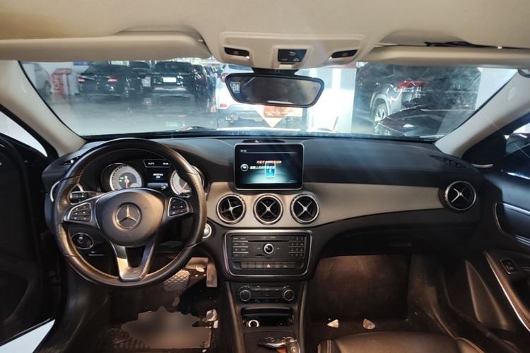 Used Mercedes-Benz GLA 2016 GLA 200 Fashion Model Center Console