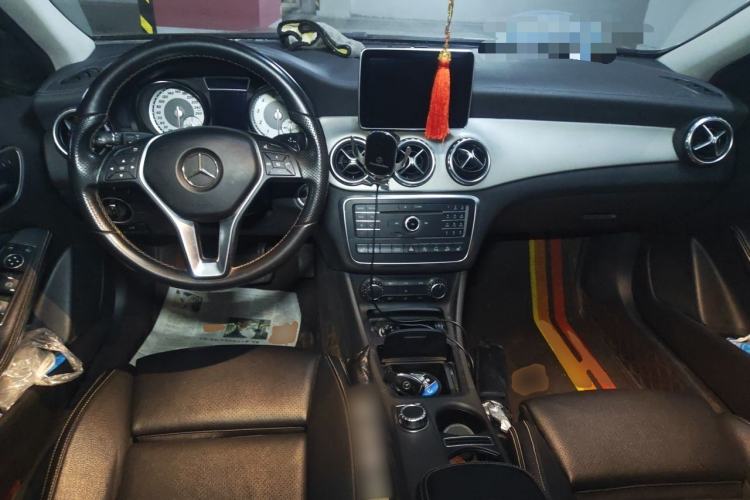 Used Mercedes-Benz GLA 2016 GLA 220 4MATIC Fashion Edition Center Console