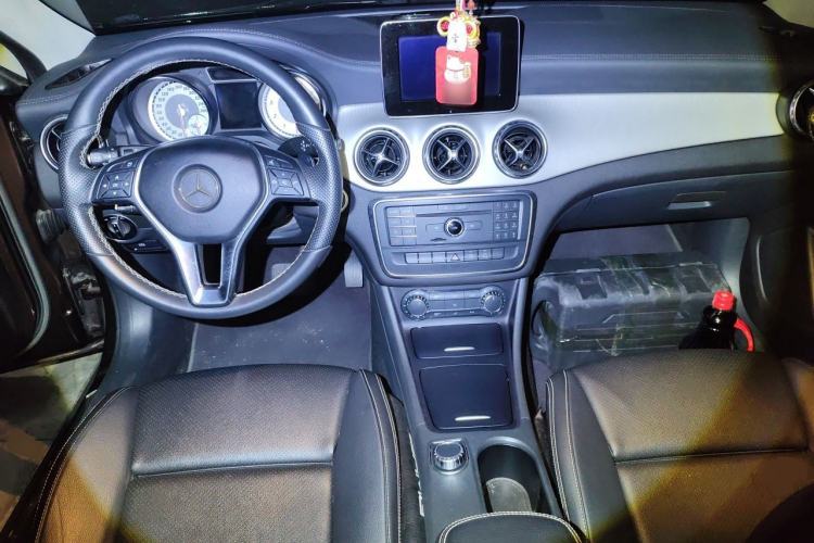 Used Mercedes-Benz GLA 2016 GLA 200 Fashion Model Center Console