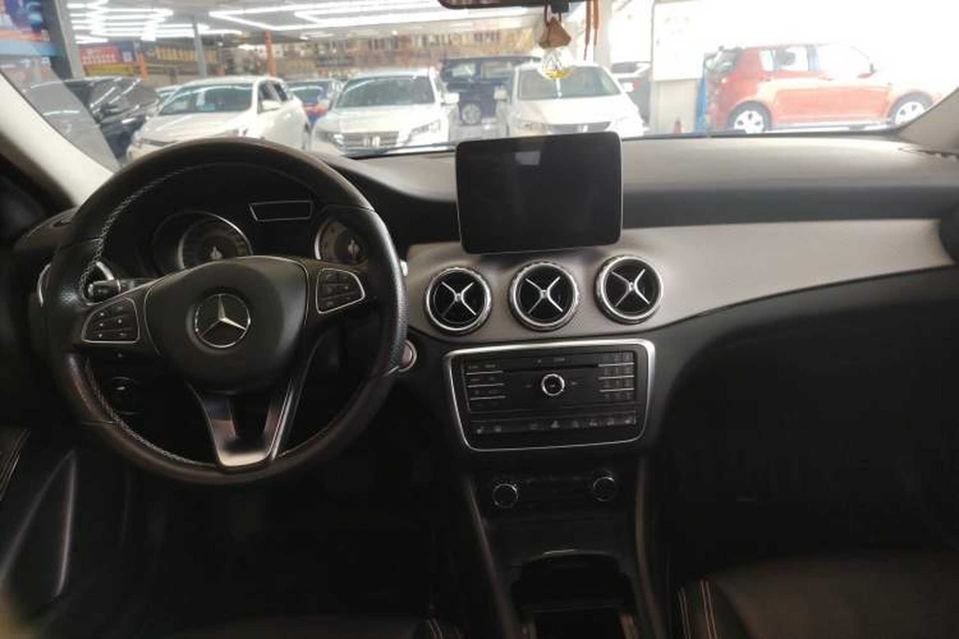 Used Mercedes-Benz GLA 2016 GLA 220 4MATIC Fashion Edition Center Console