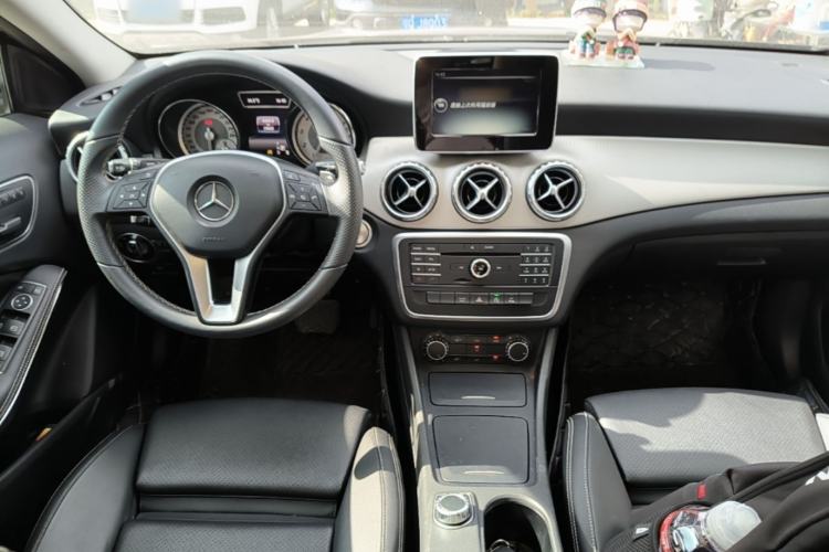 Used Mercedes-Benz GLA 2016 GLA 200 Sport Edition Center Console