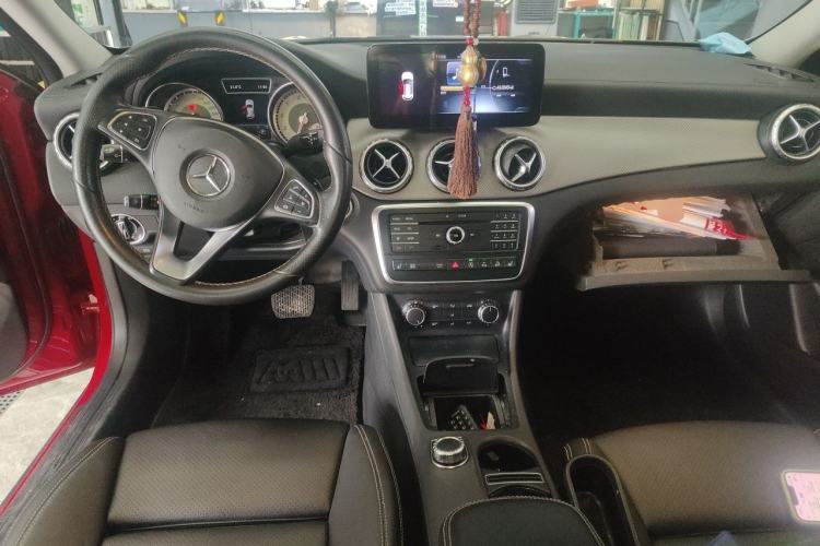 Used Mercedes-Benz GLA 2016 GLA 220 4MATIC Fashion Edition Center Console