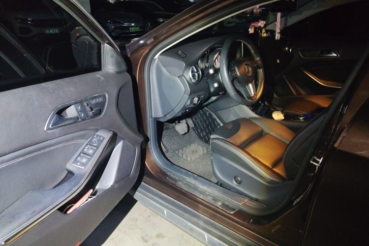 Used Mercedes-Benz GLA 2016 GLA 200 Sport Edition Driver Seat