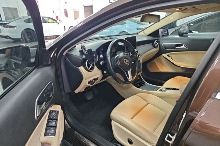 Used Mercedes-Benz GLA 2016 GLA 200 Sport Edition Driver Seat