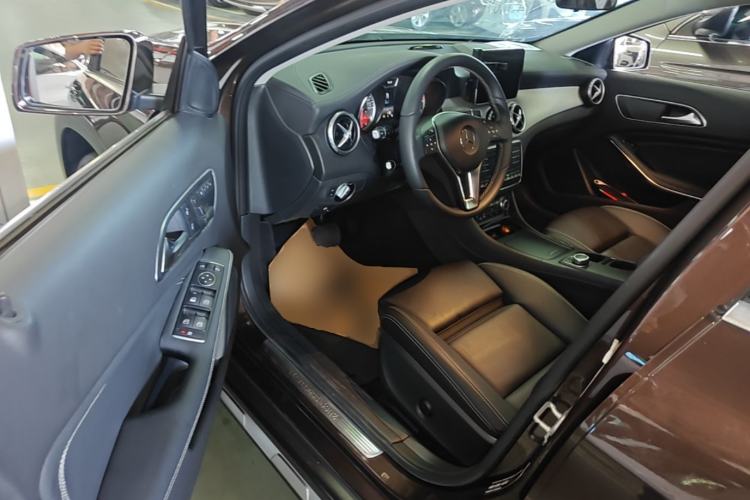 Used Mercedes-Benz GLA 2016 GLA 220 4MATIC Fashion Edition Driver Seat
