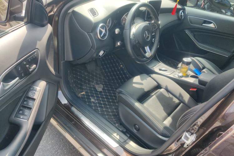 Used Mercedes-Benz GLA 2016 GLA 200 Sport Edition Driver Seat