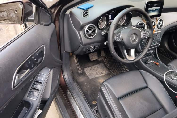 Used Mercedes-Benz GLA 2016 GLA 200 Sport Edition Driver Seat