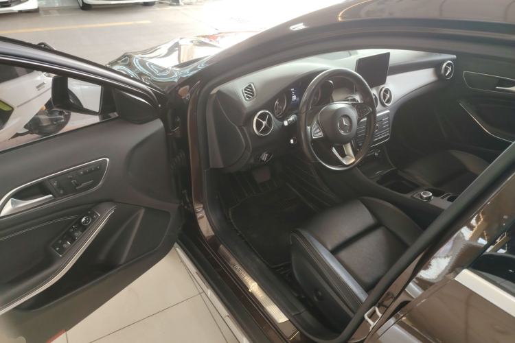 Used Mercedes-Benz GLA 2016 GLA 220 4MATIC Fashion Edition Driver Seat