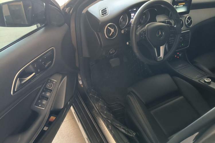 Used Mercedes-Benz GLA 2016 GLA 200 Sport Edition Driver Seat