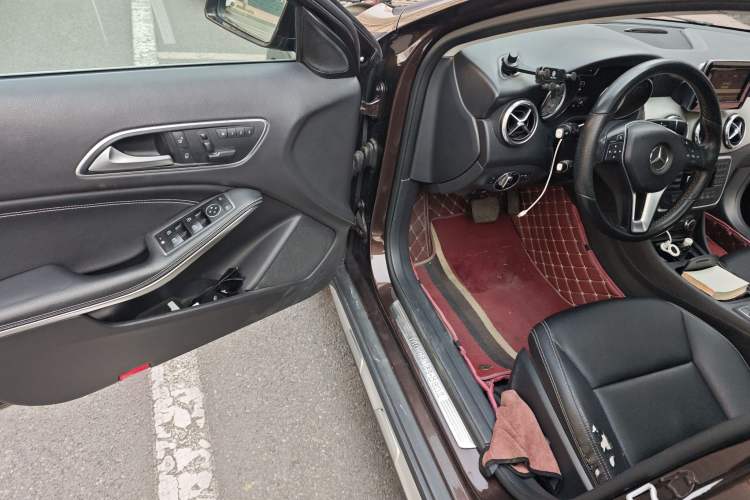 Used Mercedes-Benz GLA 2016 GLA 200 Sport Edition Driver Seat