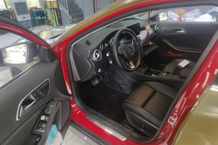 Used Mercedes-Benz GLA 2016 GLA 220 4MATIC Fashion Edition Driver Seat