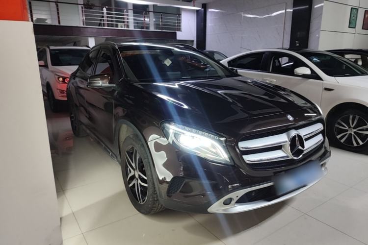 Used Mercedes-Benz GLA 2016 GLA 200 Fashion Model Front Right 45 Deg