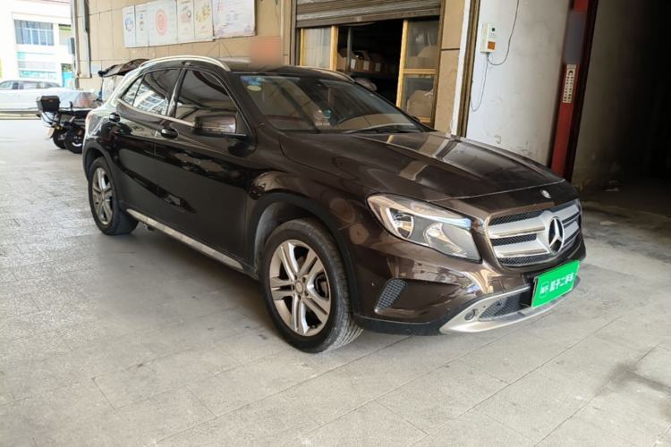 Used Mercedes-Benz GLA 2016 GLA 200 Sport Edition Front Right 45 Deg