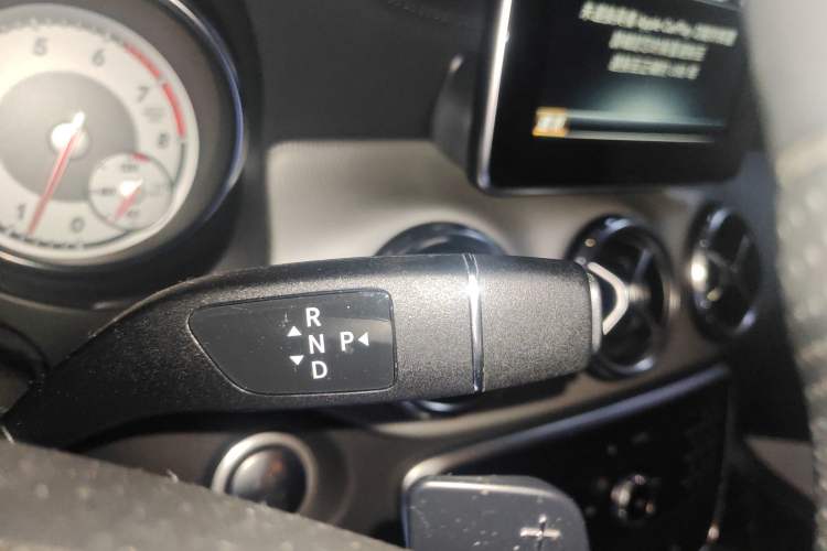 Used Mercedes-Benz GLA 2016 GLA 200 Fashion Model Gear Lever