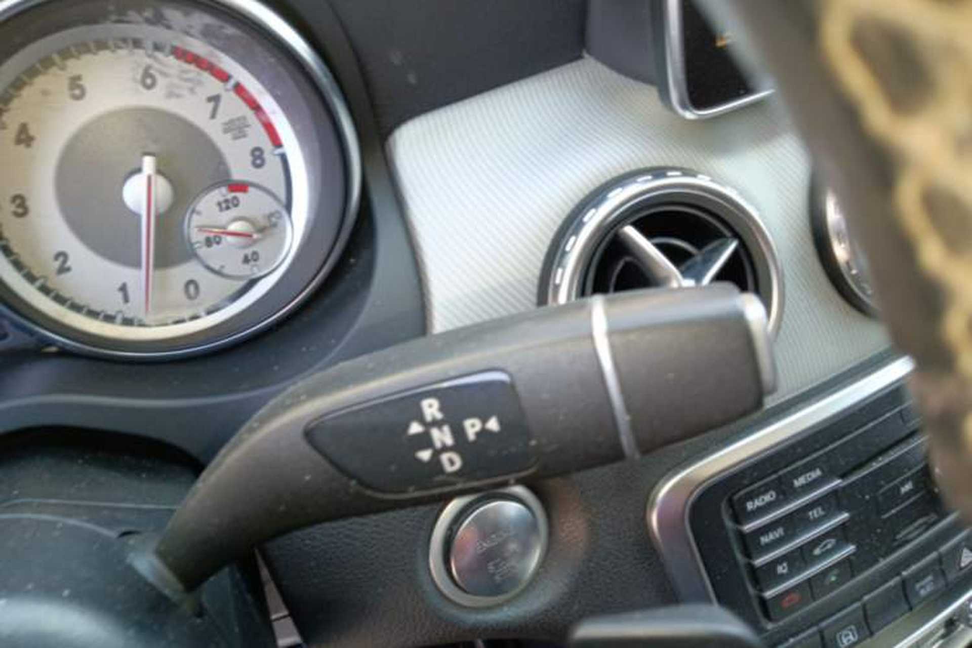 Used Mercedes-Benz GLA 2016 GLA 220 4MATIC Fashion Edition Gear Lever