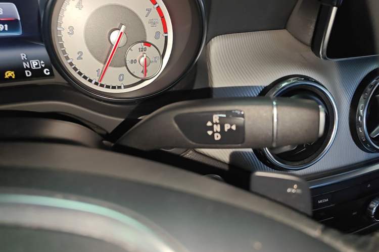 Used Mercedes-Benz GLA 2016 GLA 220 4MATIC Fashion Edition Gear Lever