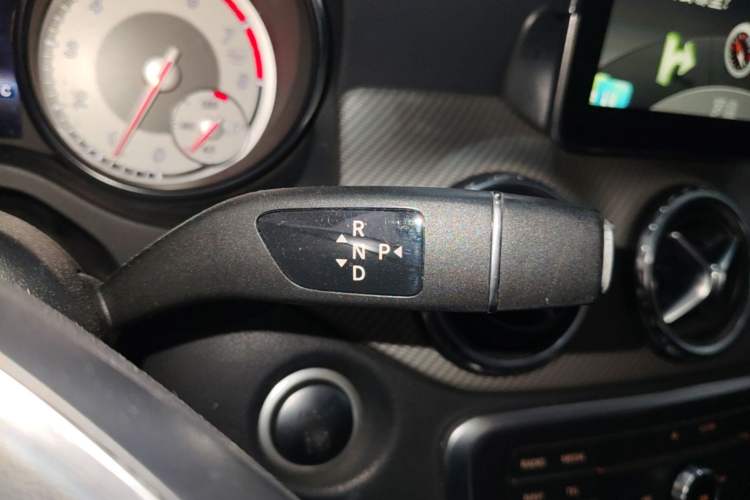 Used Mercedes-Benz GLA 2016 GLA 200 Fashion Model Gear Lever