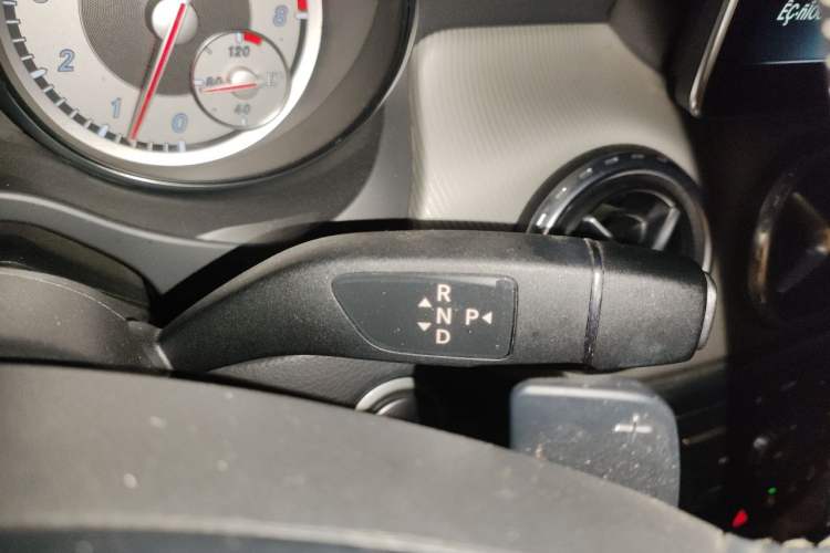 Used Mercedes-Benz GLA 2016 GLA 220 4MATIC Fashion Edition Gear Lever