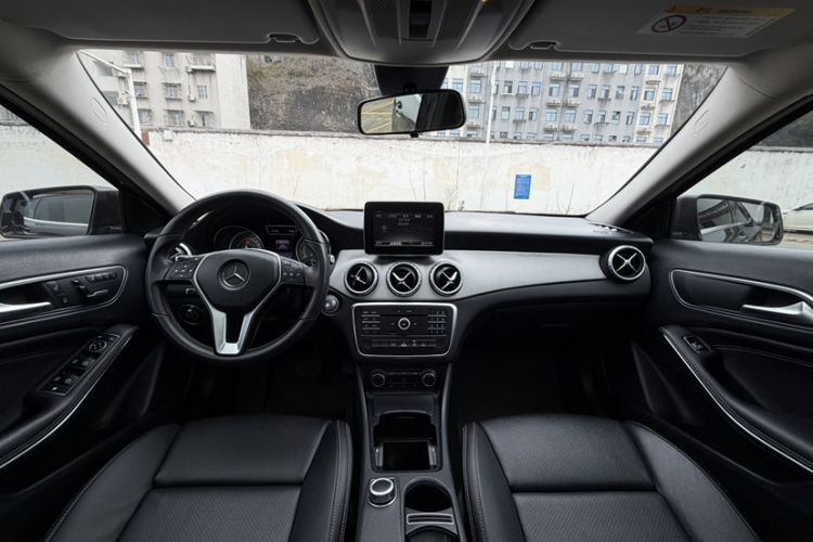 Used Mercedes-Benz GLA 2016 GLA 200 Sport Edition Interior 1