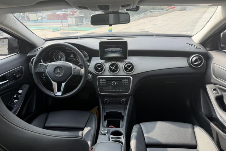 Used Mercedes-Benz GLA 2016 GLA 200 Sport Edition Interior 1