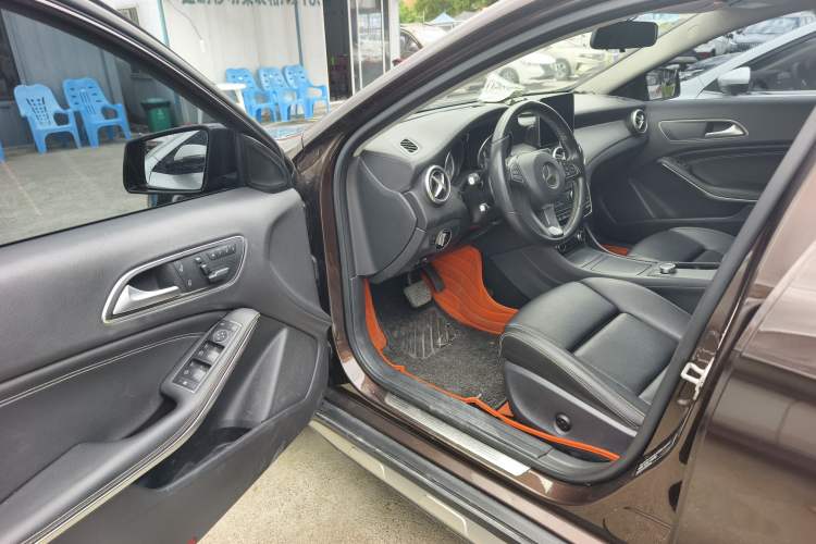 Used Mercedes-Benz GLA 2016 GLA 220 4MATIC Fashion Edition Interior 2