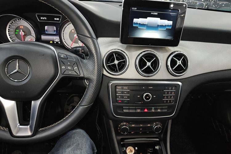 Used Mercedes-Benz GLA 2016 GLA 200 Sport Edition Interior 2