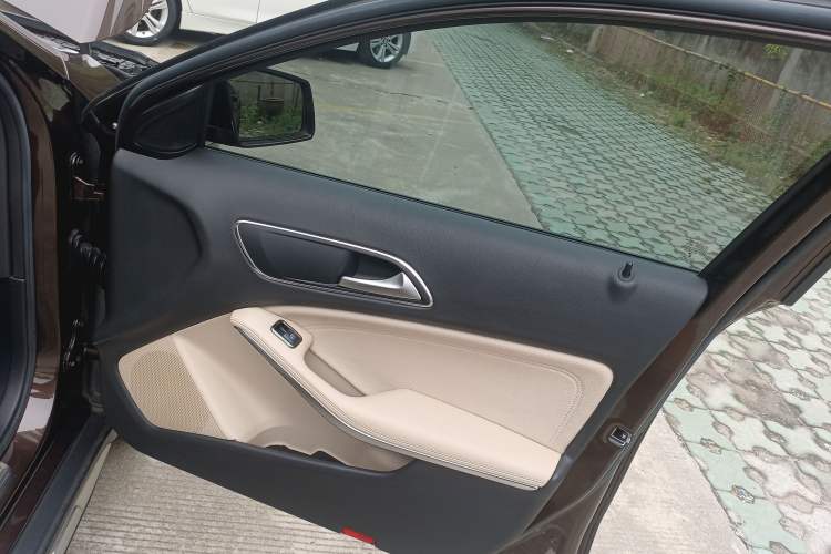 Used Mercedes-Benz GLA 2016 GLA 220 4MATIC Fashion Edition Interior 2