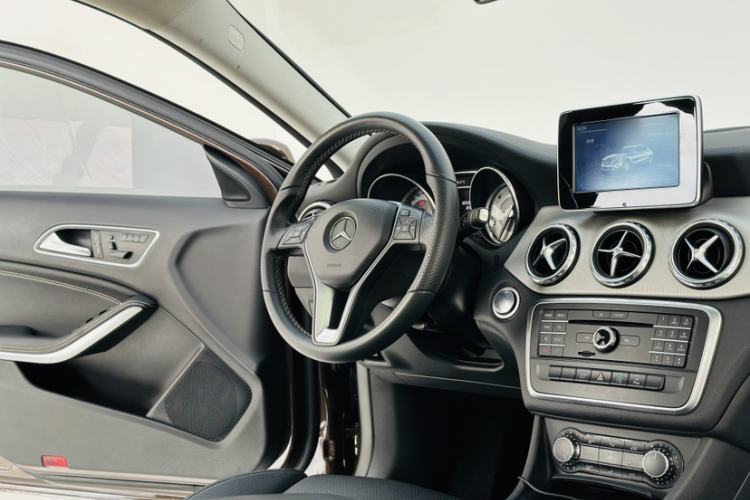 Used Mercedes-Benz GLA 2016 GLA 200 Fashion Model Interior 2