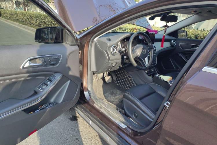Used Mercedes-Benz GLA 2016 GLA 200 Sport Edition Interior 3