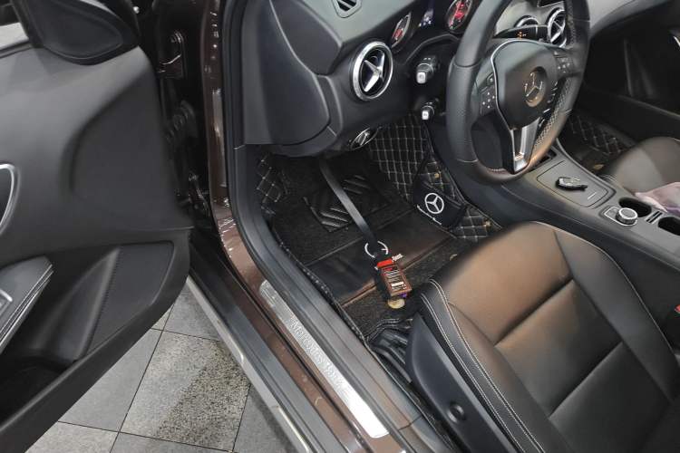 Used Mercedes-Benz GLA 2016 GLA 200 Sport Edition Interior 3