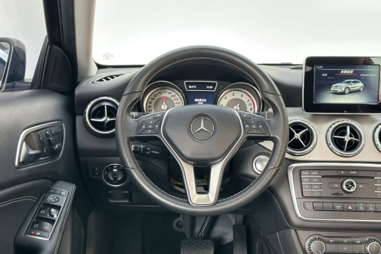 Used Mercedes-Benz GLA 2016 GLA 200 Fashion Model Interior 3