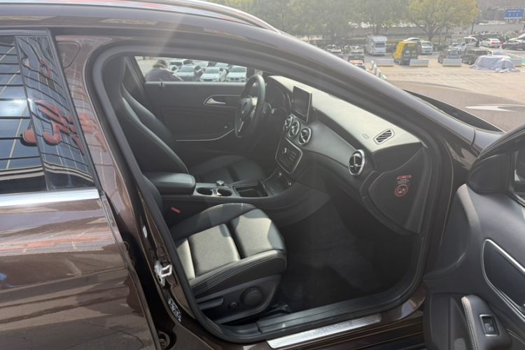 Used Mercedes-Benz GLA 2016 GLA 200 Sport Edition Interior 3