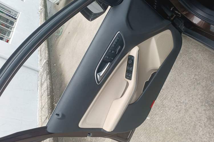 Used Mercedes-Benz GLA 2016 GLA 220 4MATIC Fashion Edition Interior 4