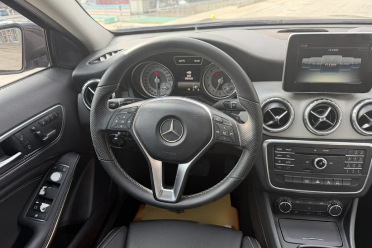 Used Mercedes-Benz GLA 2016 GLA 200 Sport Edition Interior 4