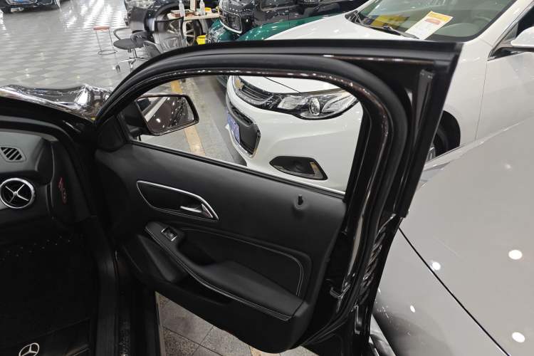 Used Mercedes-Benz GLA 2016 GLA 200 Sport Edition Interior 5