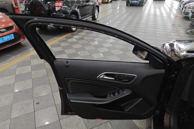 Used Mercedes-Benz GLA 2016 GLA 200 Sport Edition Interior 7