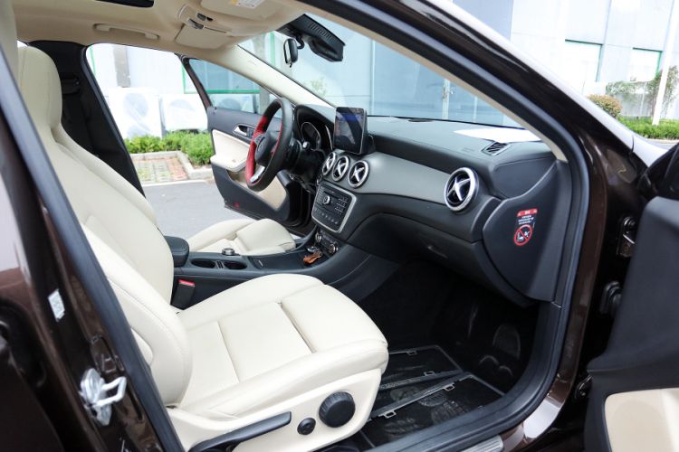 Used Mercedes-Benz GLA 2016 GLA 220 4MATIC Fashion Edition Interior 8