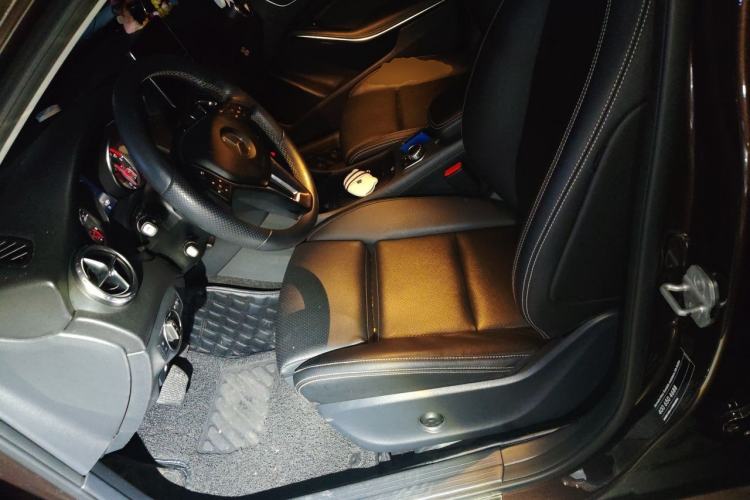 Used Mercedes-Benz GLA 2016 GLA 200 Sport Edition Left Front Seat