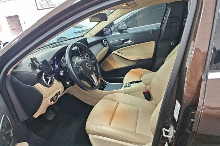 Used Mercedes-Benz GLA 2016 GLA 200 Sport Edition Left Front Seat