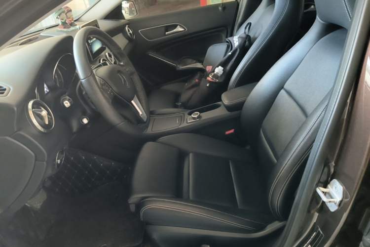 Used Mercedes-Benz GLA 2016 GLA 200 Sport Edition Left Front Seat